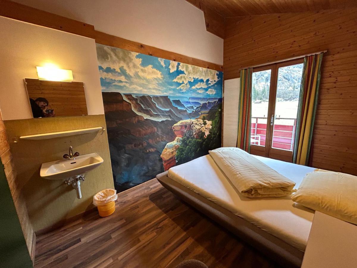 Alpine Base Hostel - Adults Only Лаутербруннен Экстерьер фото