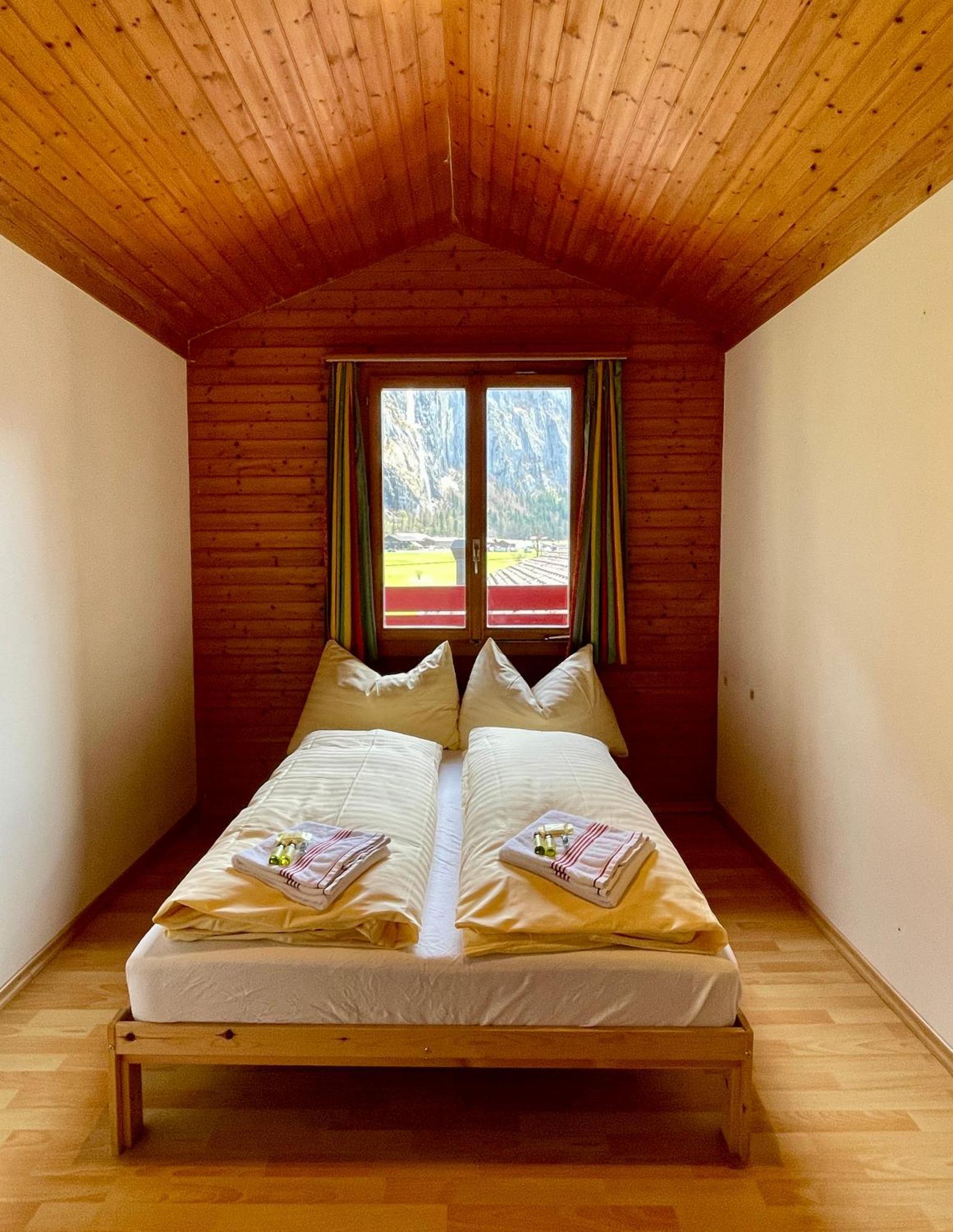 Alpine Base Hostel - Adults Only Лаутербруннен Экстерьер фото