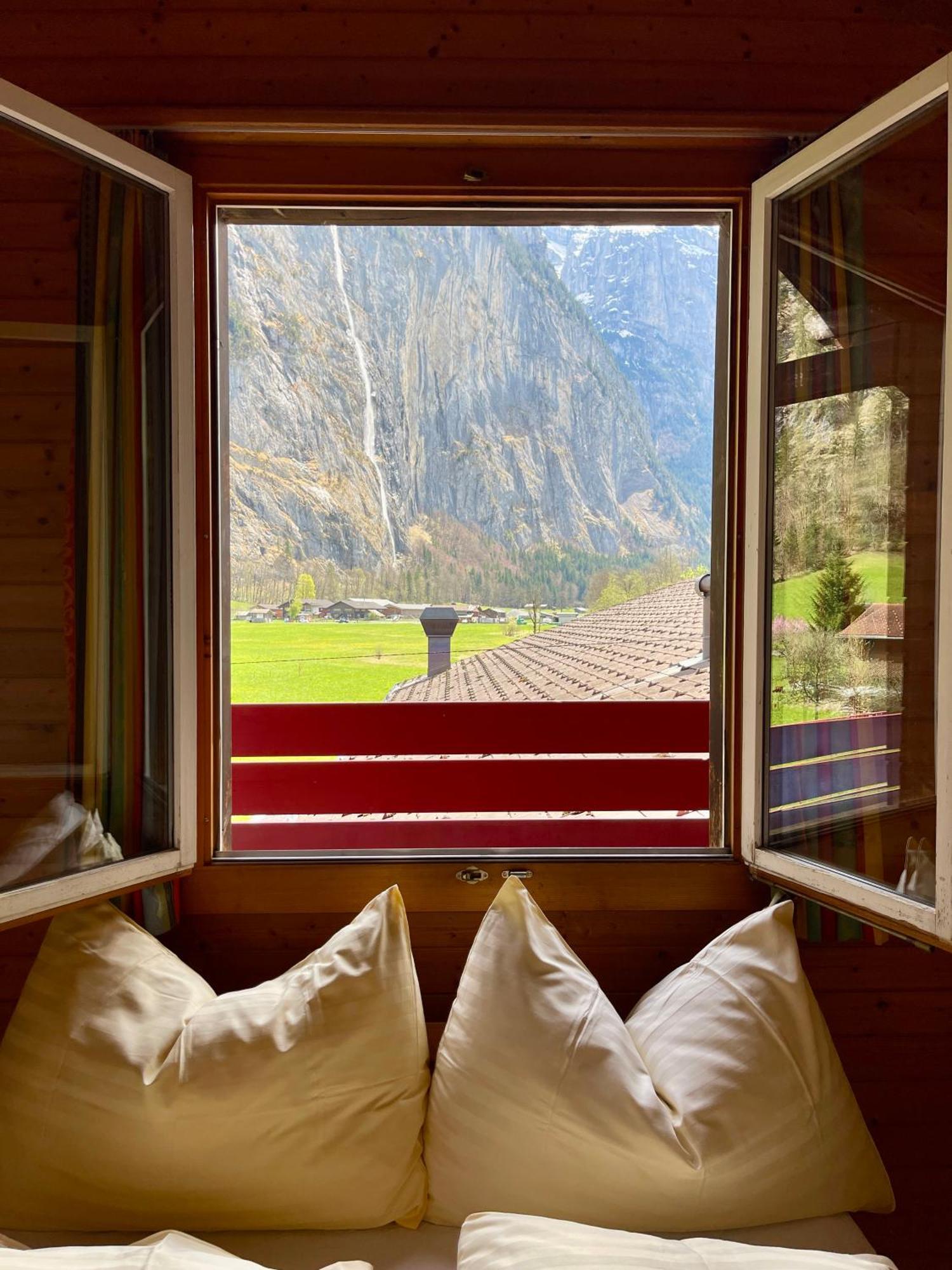 Alpine Base Hostel - Adults Only Лаутербруннен Экстерьер фото