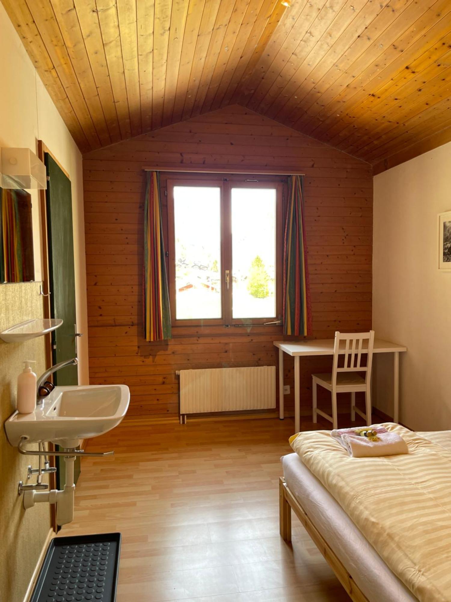 Alpine Base Hostel - Adults Only Лаутербруннен Экстерьер фото